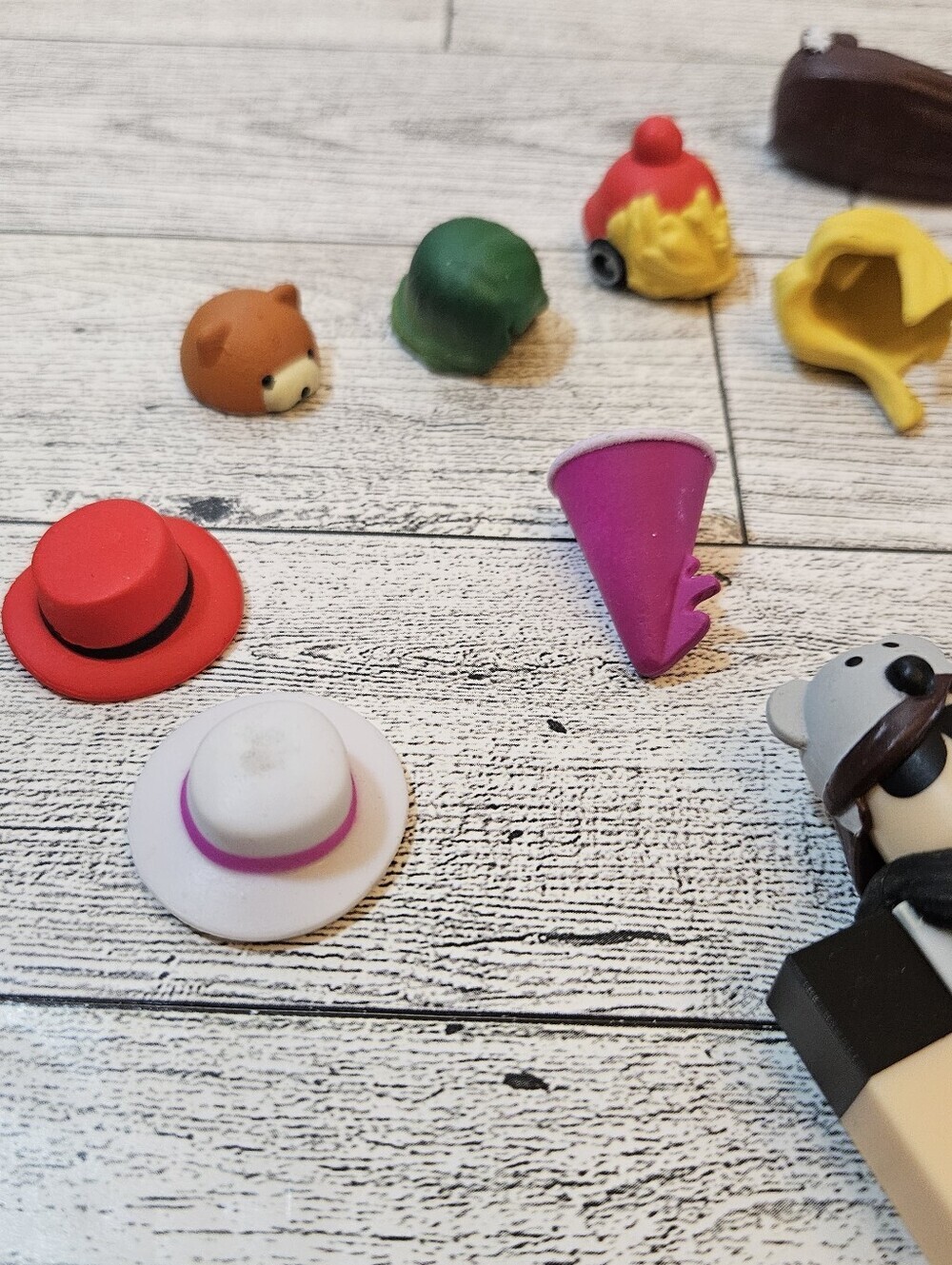 Roblox Lot of 4 Action Figure Toys With Accessories - Picture 8 of 8